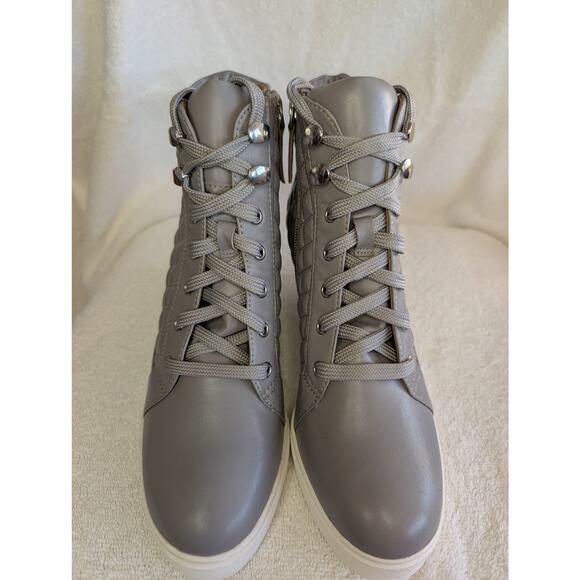 Linea Paolo Women Shoes, "Fiji" Faux Leather Grey Quilt Print Wedge Sneaker, 7.5 - Picture 5 of 9